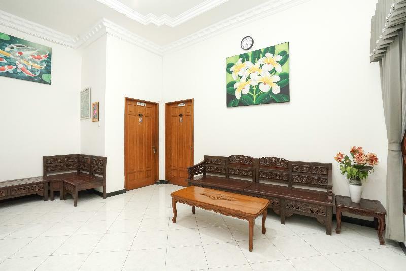 Hotel Tjahaja Baroe Syariah Mitra Reddoorz At Dukuh Kupang Surabaya Exterior foto
